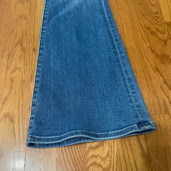 MOTHER the weekender Blue Flare Jeans in Layover Wash - Picture 5 of 11